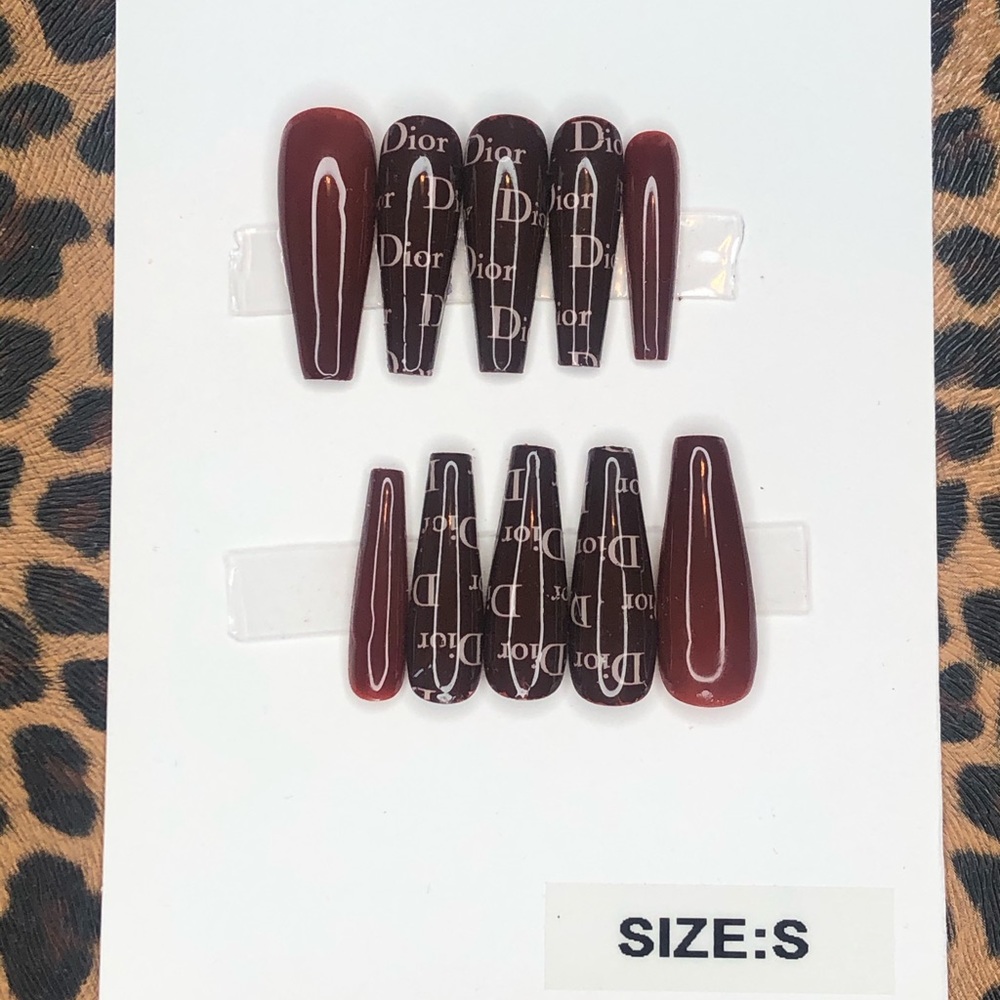 Press on nails